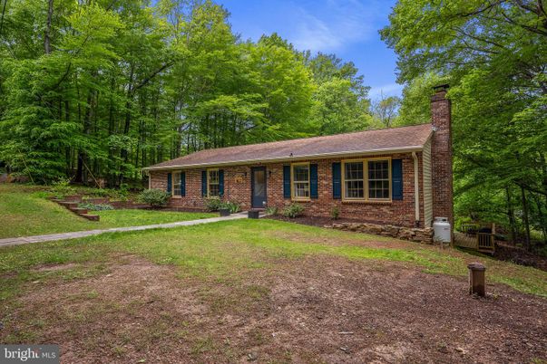 Exterior, Facade, Brick Facade, Ranch