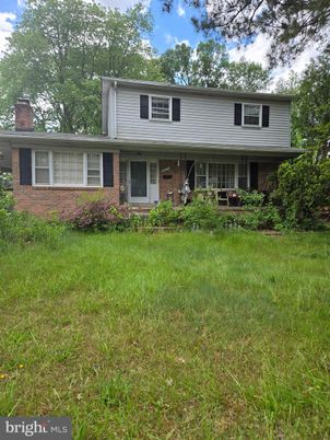 Exterior, Facade, Brick Facade, Split Level
