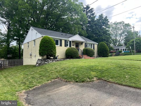 Backyard, Exterior, Facade, Cape Cod