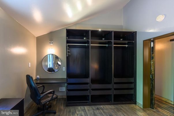Interior, Walk-in Closets, Wood Texture Flooring