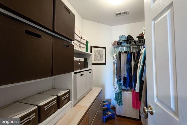 Interior, Washer, Wood Texture Flooring