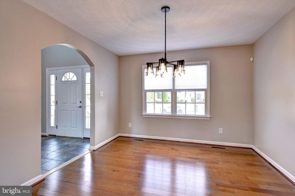 Empty room, Interior, Pendant Lights, Wood Texture Flooring