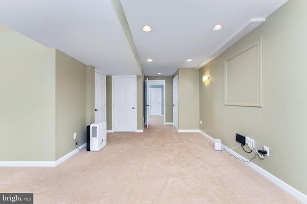 Empty room, Interior, Recessed Lighting