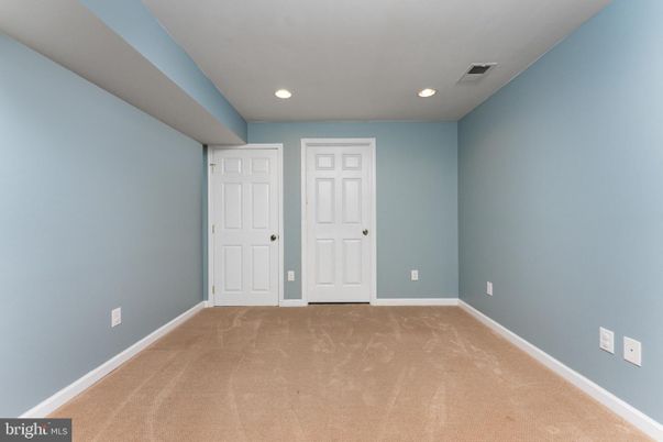 Empty room, Interior, Recessed Lighting