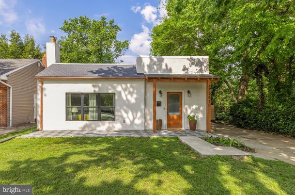 Backyard, Exterior, Facade, Ranch