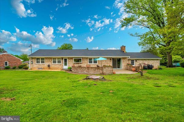 Backyard, Exterior, Facade, Brick Facade, Cape Cod