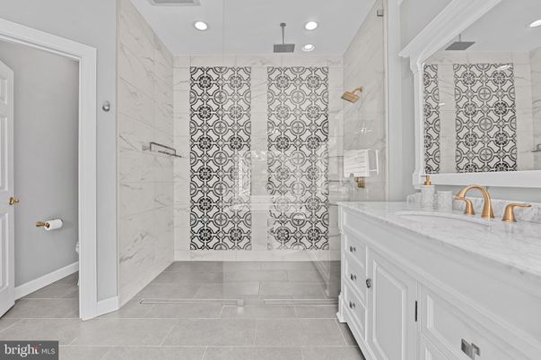Bathroom, Interior, Marble Walls, Recessed Lighting