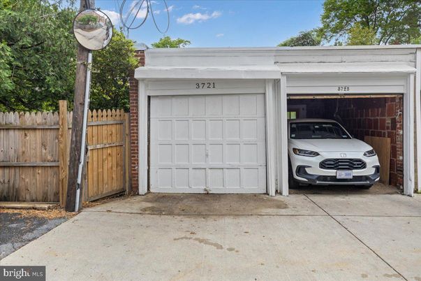 Detached Garage, Exterior