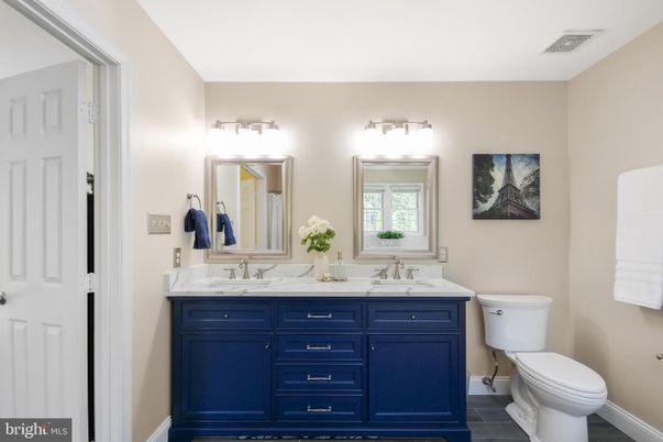 Bathroom, Dual Sink Vanities, Interior