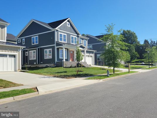 Attached, Exterior, Facade, Farmhouse