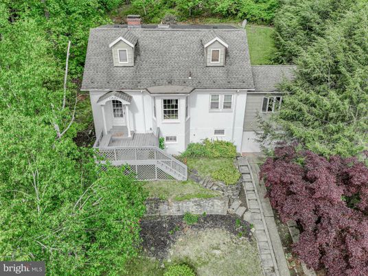 Exterior, Facade, Cape Cod