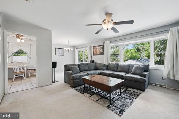 Chandelier, Dining room, Interior, Living room