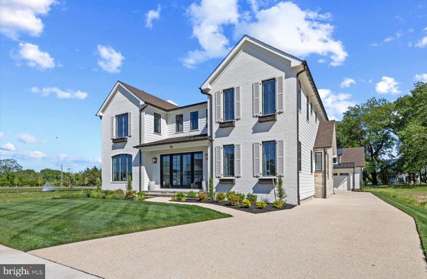 Attached, Exterior, Facade, Farmhouse