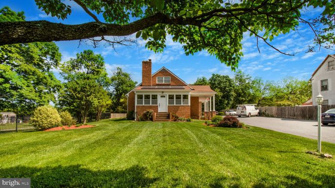 Backyard, Exterior, Facade, Brick Facade, Queen Anne Victorian