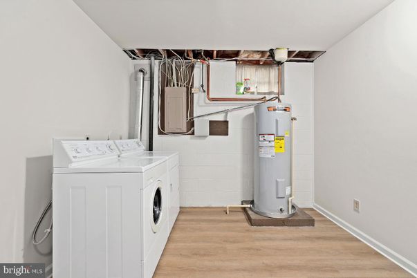 Interior, Washer, Wood Texture Flooring