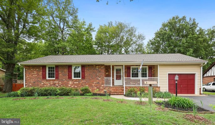Attached, Exterior, Facade, Brick Facade, Ranch