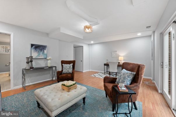 Interior, Recessed Lighting, Wood Texture Flooring