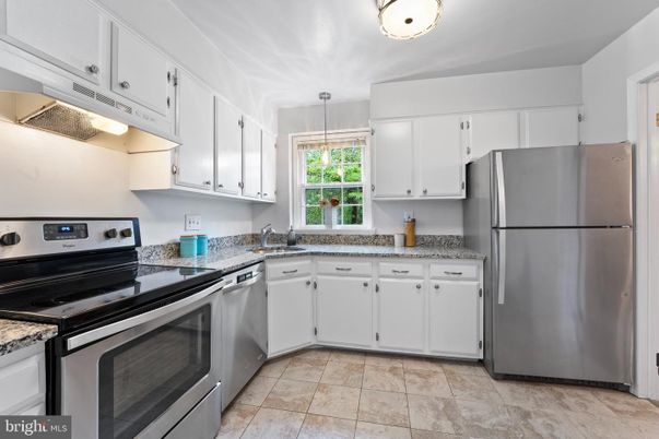 Interior, Kitchen, Pendant Lights, Stainless Steel Appliances