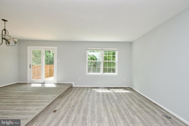 Chandelier, Empty room, Interior, Wood Texture Flooring