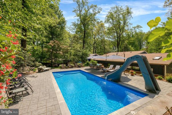 Exterior, Playground, Pool