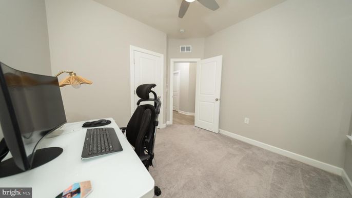 Home Office, Interior