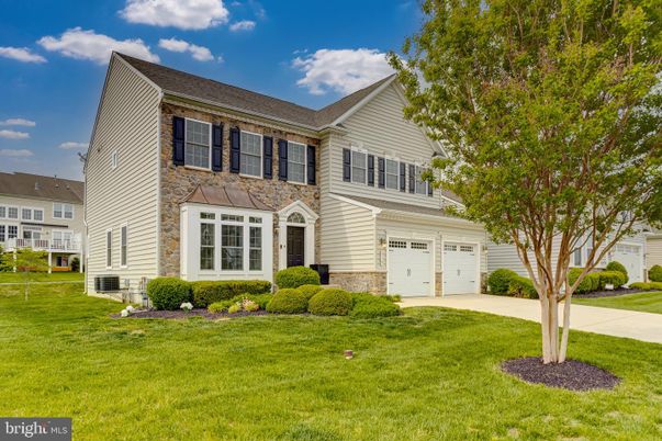 Attached, Exterior, Facade, Farmhouse
