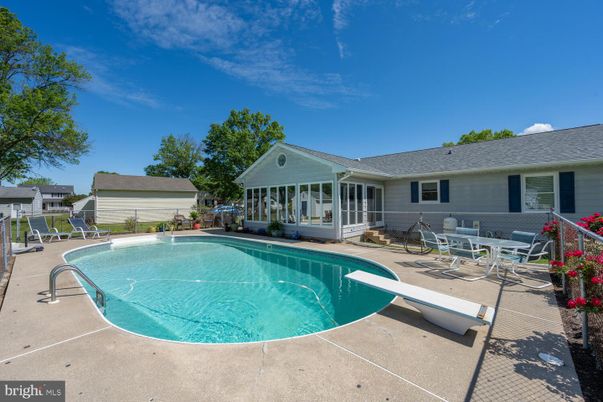 Exterior, Pool
