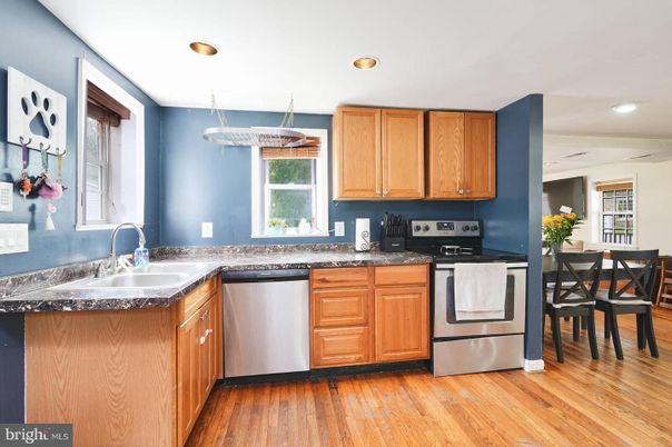 Dining room, Interior, Kitchen, Recessed Lighting, Wood Texture Flooring
