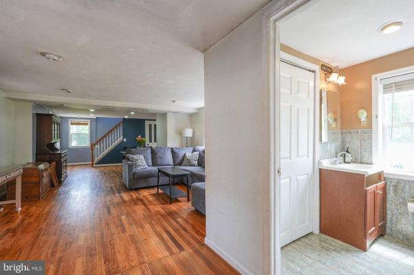 Bathroom, Interior, Living room, Recessed Lighting, Wood Texture Flooring