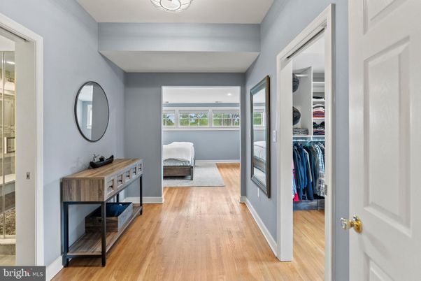 Bedroom, Interior, Recessed Lighting, Walk-in Closets, Wood Texture Flooring