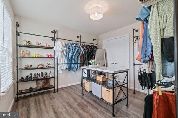 Interior, Walk-in Closets, Wood Texture Flooring