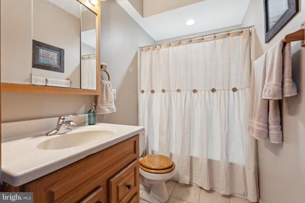 Bathroom, Interior, Recessed Lighting
