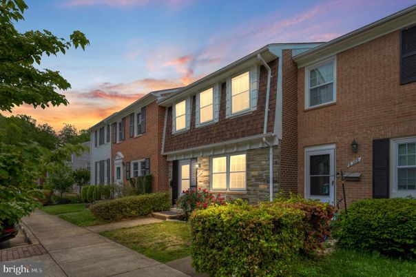 Exterior, Facade, Brick Facade, Rowhouse