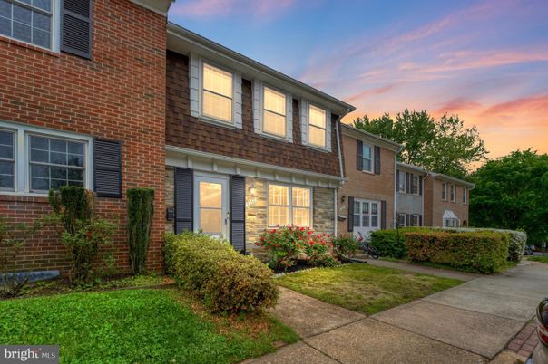 Exterior, Facade, Brick Facade, Rowhouse
