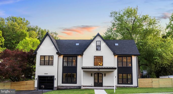 Attached, Exterior, Facade, Farmhouse