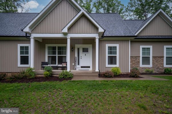Exterior, Facade, Farmhouse