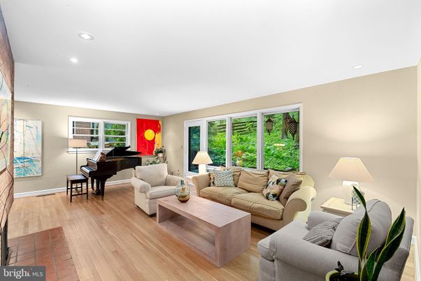 Interior, Living room, Piano, Recessed Lighting, Wood Texture Flooring
