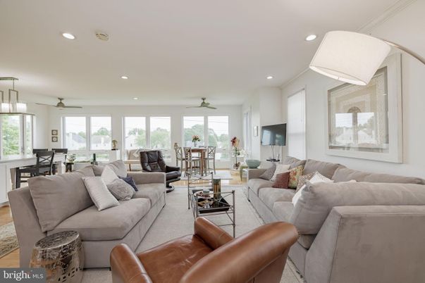 Dining room, Interior, Living room, Pendant Lights, Recessed Lighting