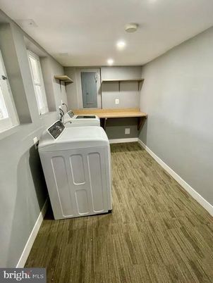 Interior, Recessed Lighting, Washer, Wood Texture Flooring