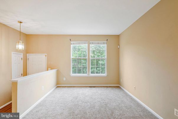 Empty room, Interior, Pendant Lights
