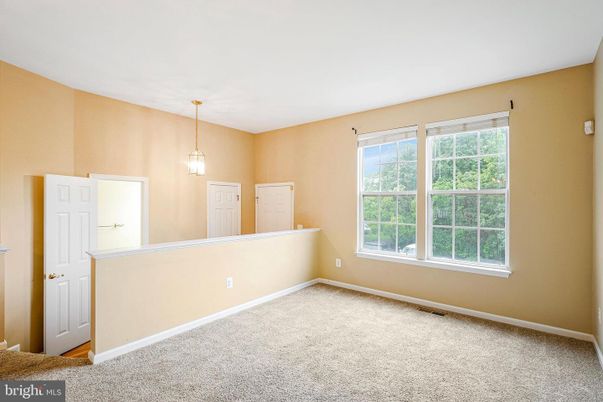 Empty room, Interior, Pendant Lights