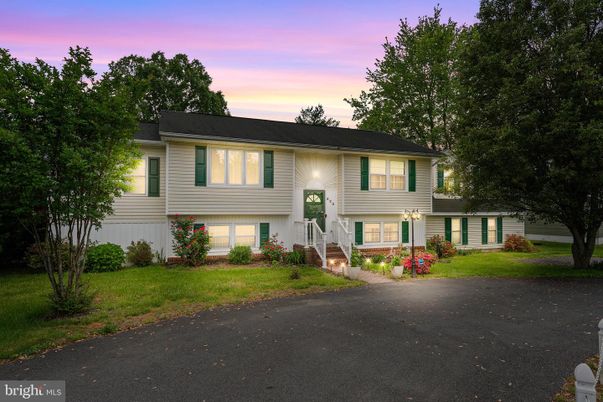 Attached, Exterior, Facade, Raised Ranch