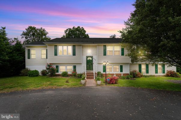 Exterior, Facade, Raised Ranch