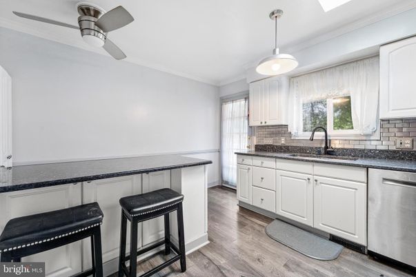 Interior, Kitchen, Pendant Lights, Wood Texture Flooring