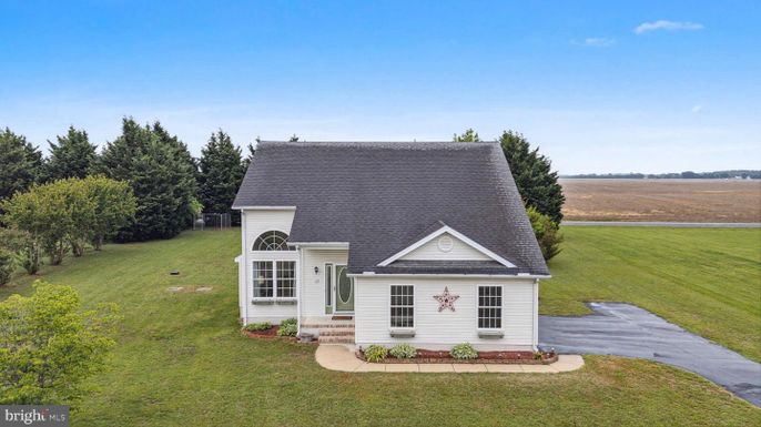 Backyard, Exterior, Facade, Cape Cod