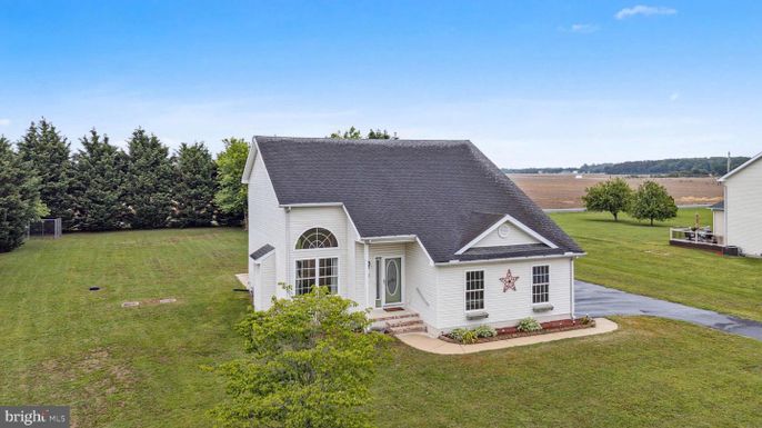Backyard, Exterior, Facade, Cape Cod