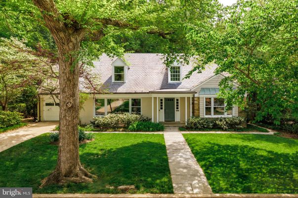 Attached, Exterior, Facade, Cape Cod