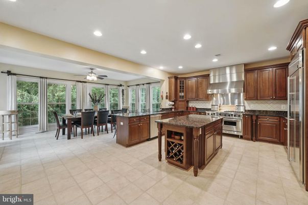 Dining room, Interior, Kitchen, Recessed Lighting, Stainless Steel Appliances