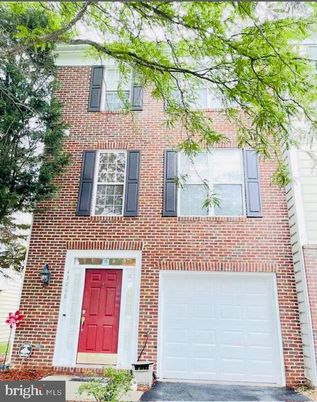Attached, Exterior, Facade, Brick Facade, Rowhouse