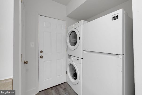 Interior, Utility Closets, Washer, Wood Texture Flooring
